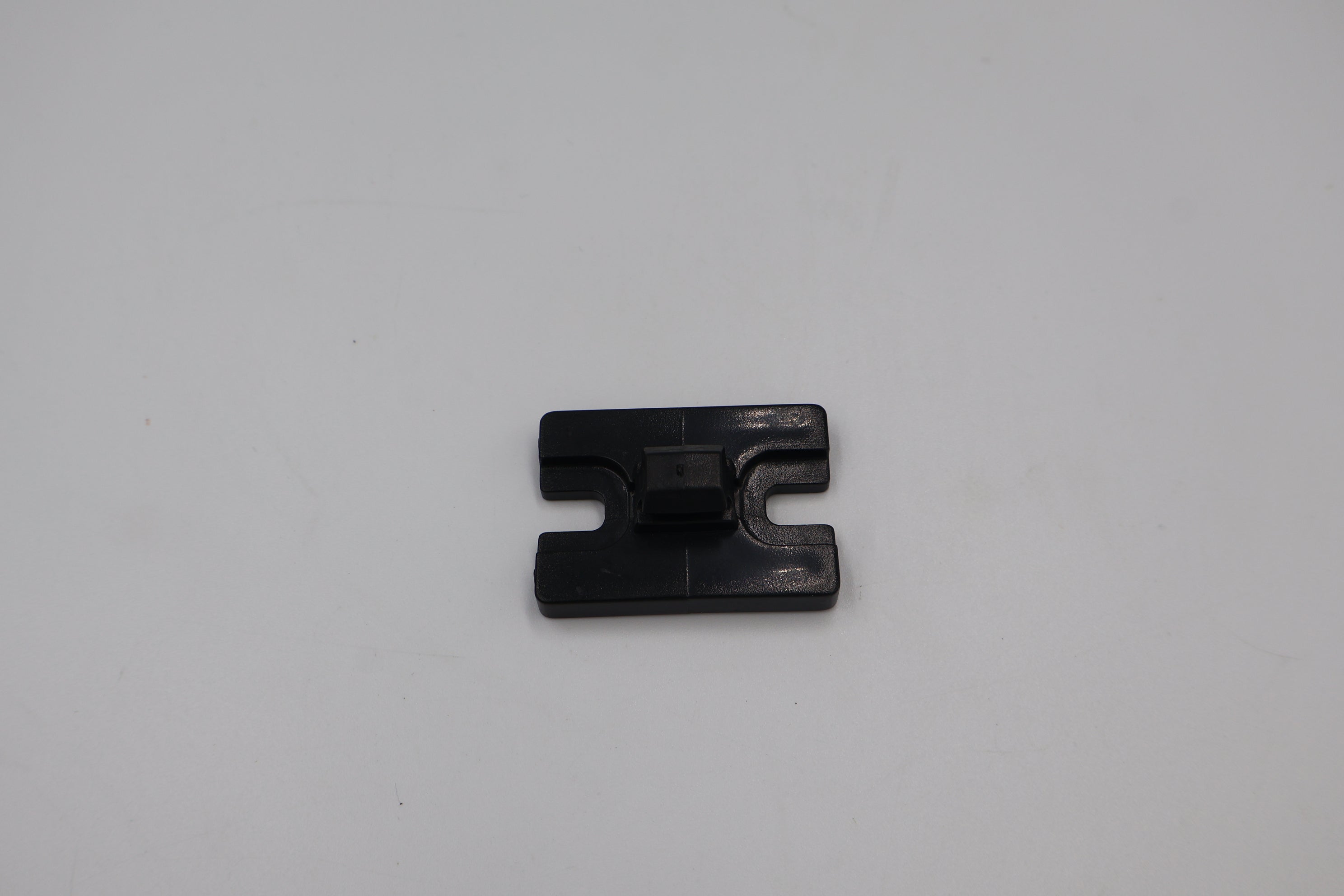 CATCH PIN CAMEC CENTRE 039233