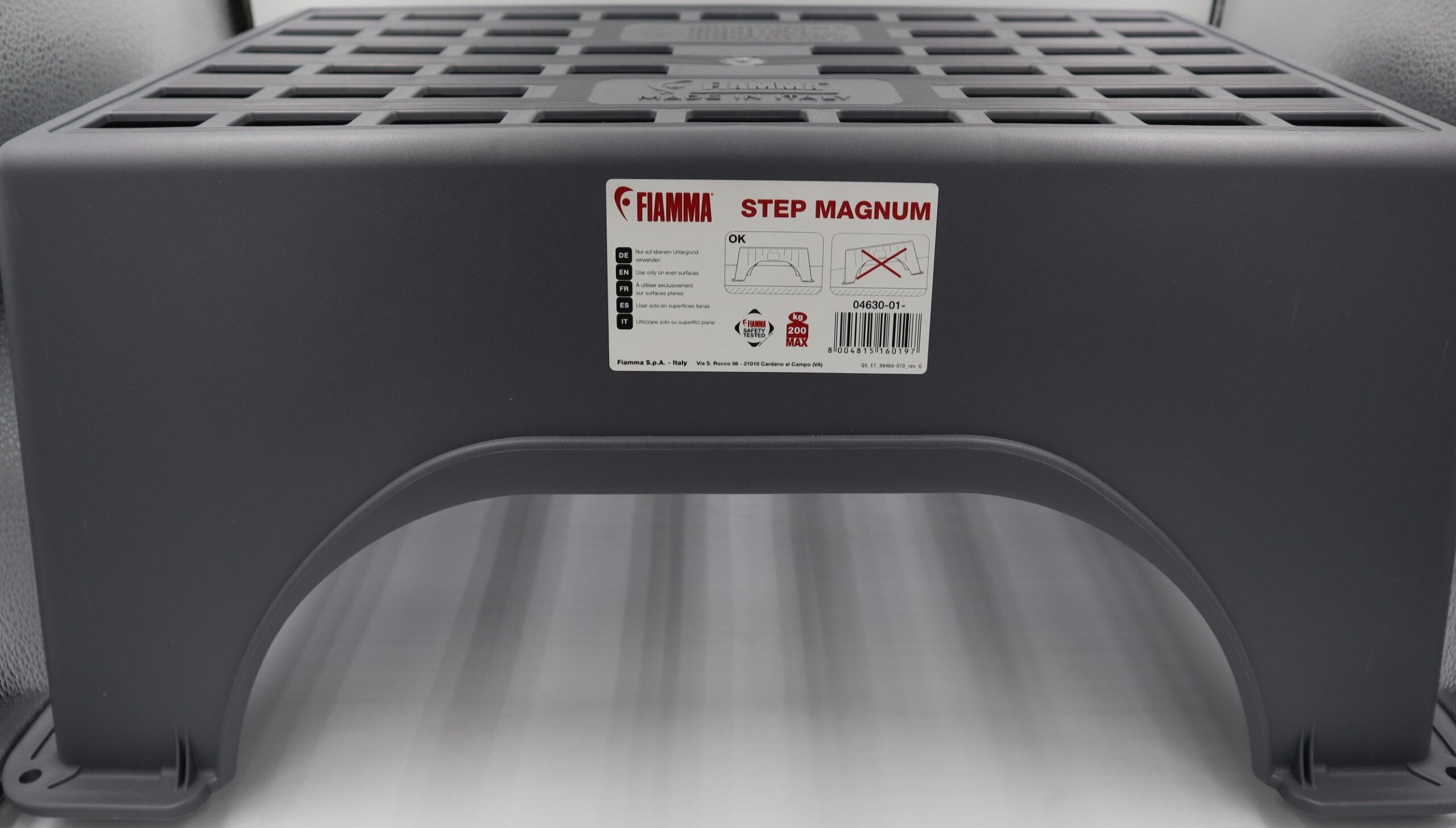 Fiamma Large Plastic Step Platinum Magnum. 04630-01-