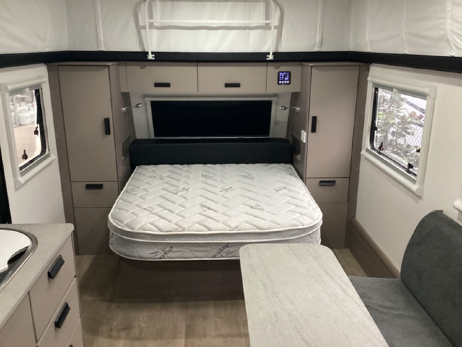 2023 Jayco Journey 16.67-5.OB.JY