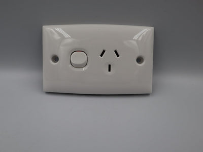 Clipsal Single Power Outlet Double Pole 15D White. CLI15DWE