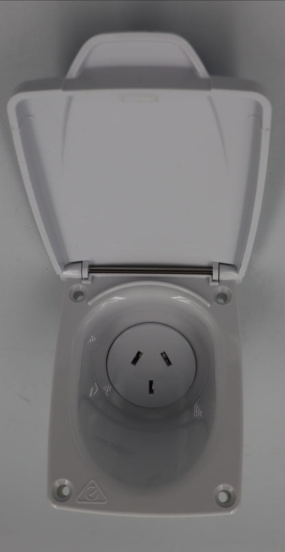 POWER OUTLET WHITE SINGLE  240V CMS