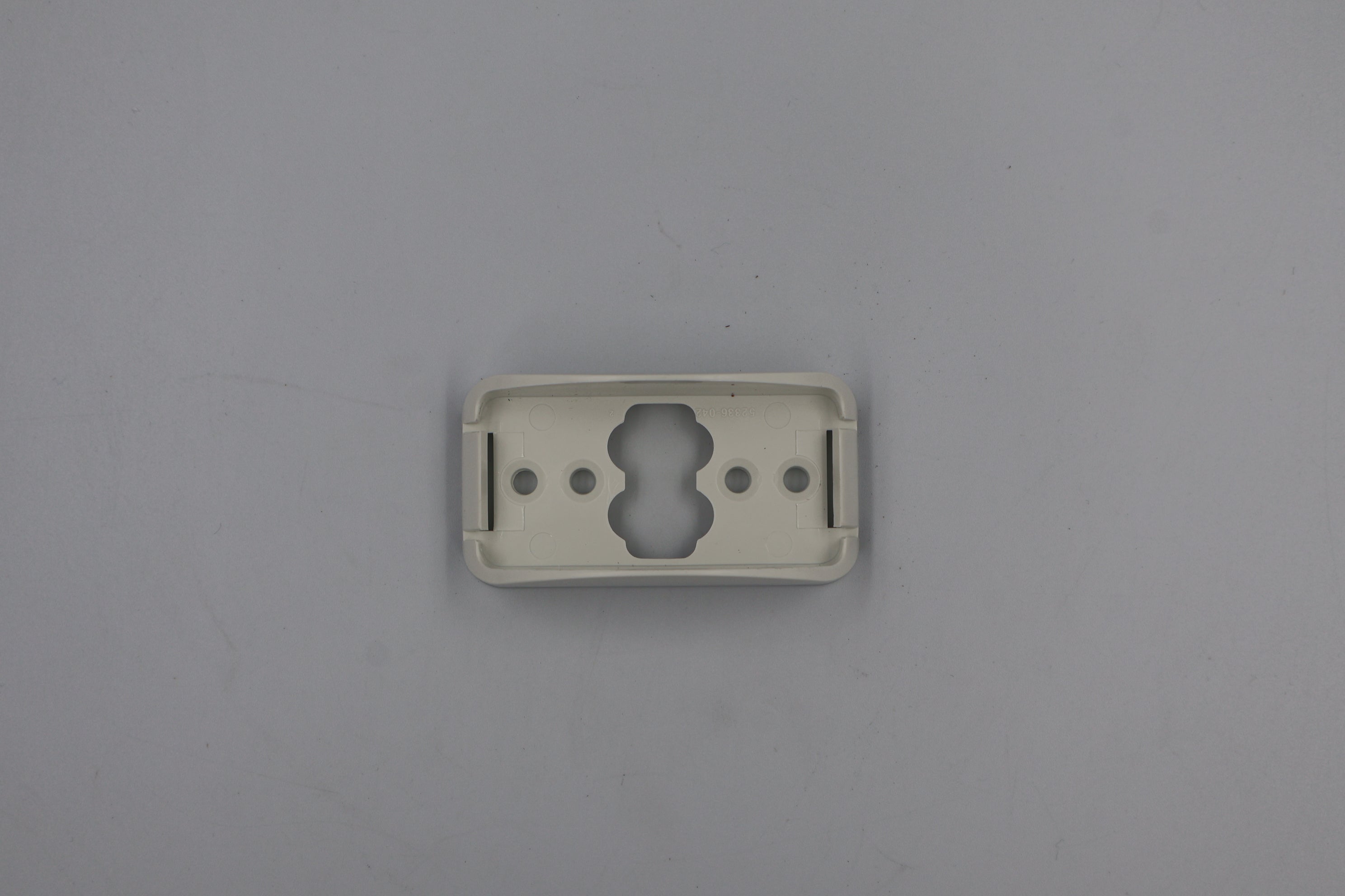 BRACKET RECTANGULAR WHITE HOUSING FLAT