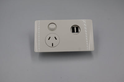 SINGLE PWR POINT + DUAL USB NW J17.1UNW CMS