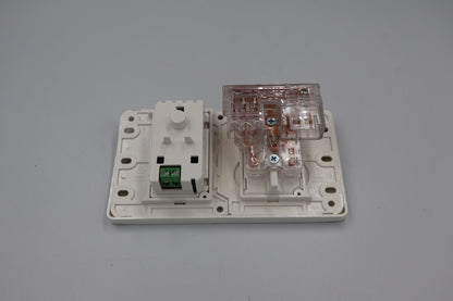 SINGLE PWR POINT + DUAL USB NW J17.1UNW CMS