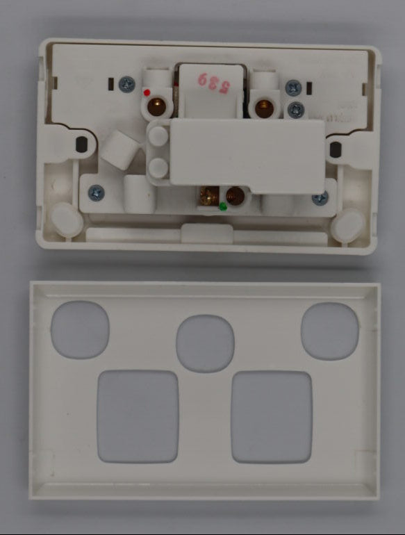 Power Point Double Pole 10a With Dual Usb Charger.C/W Cover Plate. P2d/ Usb